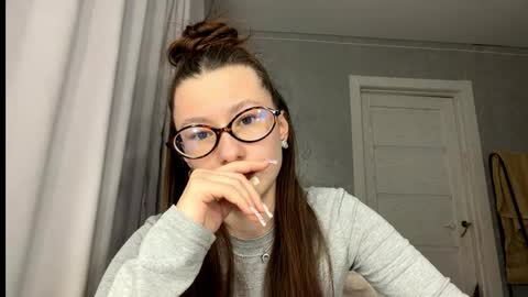 Snapshot of oralianoviello chatting on 4, 3, 2026 Eva online show from 4, 3, 2026