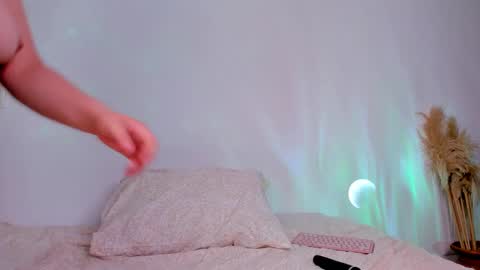 Snapshot of orchide_ chatting on 16, 2, 2025 Claire online show from 16, 2, 2025