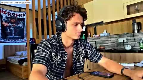 Snapshot of orlando__bloom chatting on 29, 5, 2026 Fansly and Instagram - online show from 29, 5, 2026