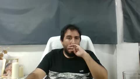 Snapshot of oscaryn_martell chatting on 15, 12, 2025 oscaryn_martell online show from 15, 12, 2025