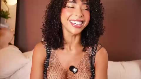 Snapshot of oshun_25 chatting on 2, 7, 2026 Oshun online show from 2, 7, 2026