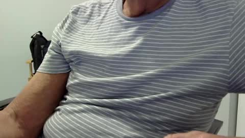 Snapshot of ossibottom chatting on 7, 7, 2026 Ossi online show from 7, 7, 2026