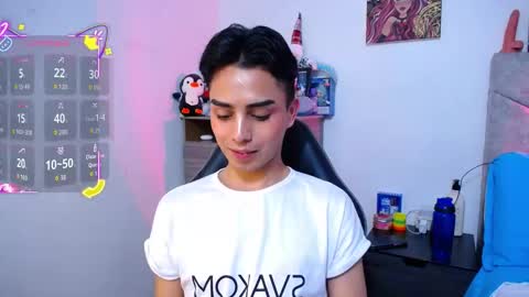 Owen  Independent model  online show from 17, 12, 2025