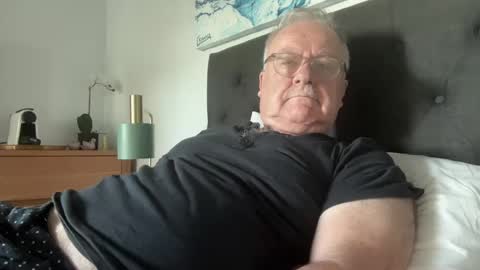 Snapshot of ozhairybearxxxx chatting on 11, 12, 2024 ozhairybearxxxx online show from 11, 12, 2024