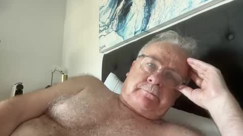 Snapshot of ozhairybearxxxx chatting on 12, 12, 2024 ozhairybearxxxx online show from 12, 12, 2024