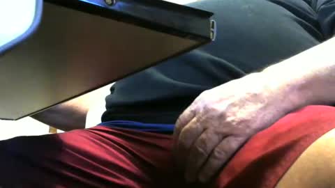 ozzienuts21153 online show from 2, 12, 2025