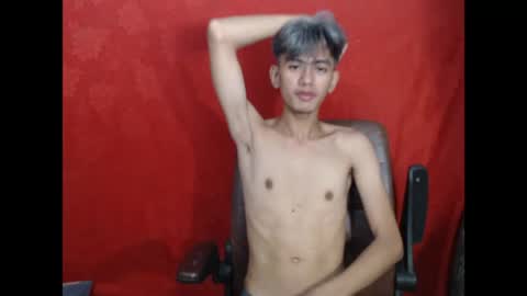 Snapshot of p1noytwink_xel chatting on 7, 5, 2026 p1noytwink_xel online show from 7, 5, 2026