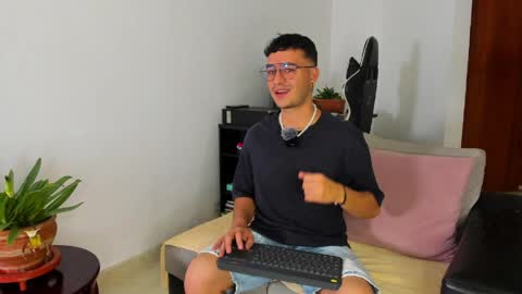 Snapshot of p_jhon chatting on 26, 4, 2026 P online show from 26, 4, 2026