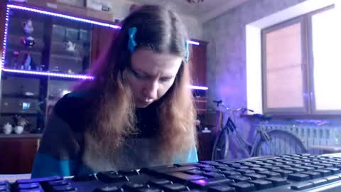 Ella online show from 15, 4, 2026