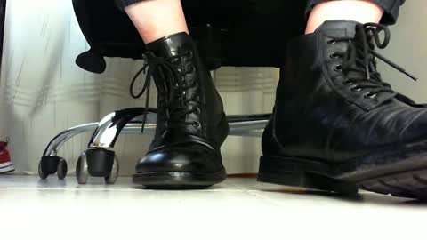 Snapshot of pablomenesssl chatting on 8, 2, 2025 Pablo Meness online show from 8, 2, 2025