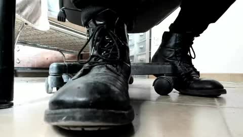 Snapshot of pablomenesssl chatting on 20, 4, 2026 Pablo Meness online show from 20, 4, 2026