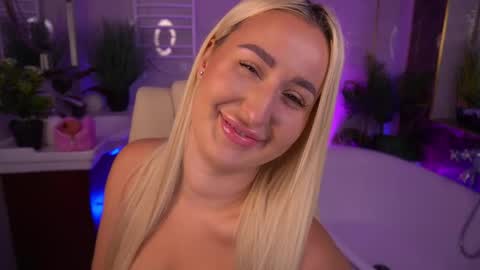 Snapshot of paolamola chatting on 29, 5, 2026 Lia online show from 29, 5, 2026