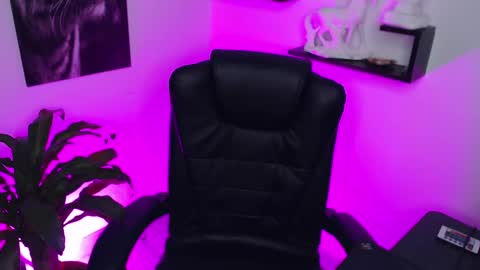 Paris D angelo online show from 3, 3, 2025