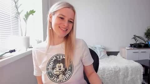 Snapshot of paris_hilt_on chatting on 28, 2, 2025 Sasha online show from 28, 2, 2025