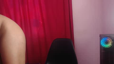 Snapshot of paris_hot12 chatting on 13, 1, 2025 paris online show from 13, 1, 2025