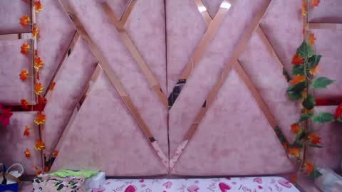 Snapshot of paris_petit chatting on 10, 9, 2025 paris petit online show from 10, 9, 2025