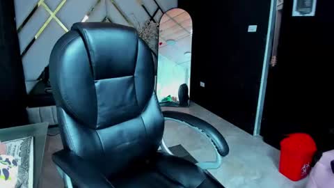 paris petit online show from 14, 4, 2026