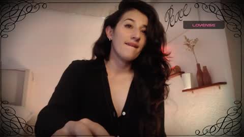Snapshot of pau_1 chatting on 22, 1, 2025 paula online show from 22, 1, 2025