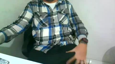 Snapshot of pau_transante69 chatting on 15, 6, 2026 pau_transante69 online show from 15, 6, 2026