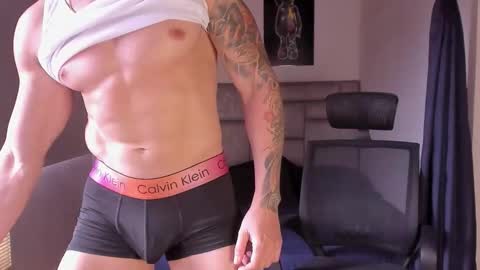 Snapshot of paul_roger chatting on 1, 10, 2025 PAUL ROGER online show from 1, 10, 2025