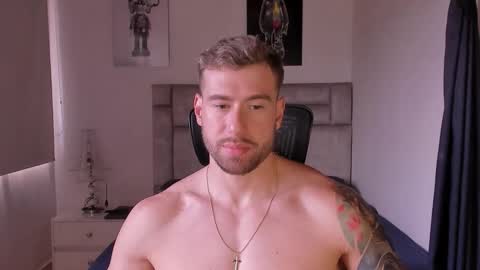 Snapshot of paul_roger chatting on 18, 10, 2025 PAUL ROGER online show from 18, 10, 2025