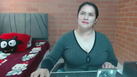 paula__117 online show from 11, 4, 2026