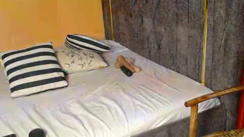 Snapshot of paulahlyn chatting on 13, 4, 2026 paualah online show from 13, 4, 2026