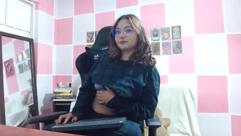 Snapshot of paulina_mosh chatting on 2, 3, 2025 Paulina mosh online show from 2, 3, 2025