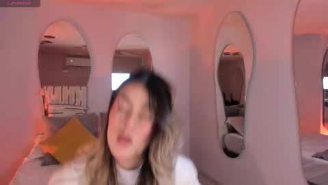 Paulina Santos  online show from 10, 9, 2025