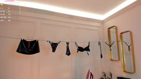 Paulina Santos  online show from 9, 4, 2026