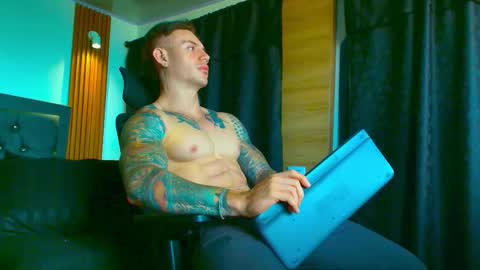 Snapshot of paulthompson_ chatting on 1, 5, 2026 Paul online show from 1, 5, 2026