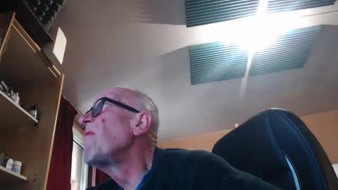 Snapshot of pc8474408 chatting on 18, 4, 2026 pc8474408 online show from 18, 4, 2026