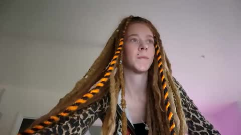 Snapshot of peacelove_weed chatting on 3, 11, 2025 Lucid Lucy online show from 3, 11, 2025