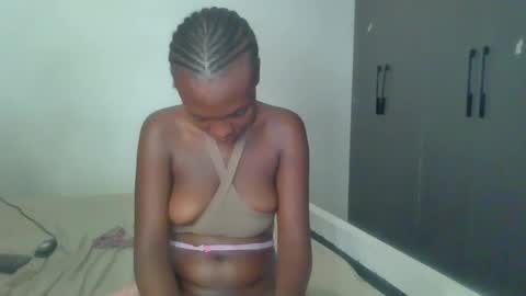Snapshot of peach_ebonny chatting on 1, 5, 2026 peach_ebonny online show from 1, 5, 2026