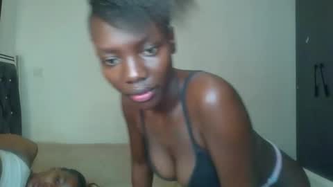 Snapshot of peach_ebonny chatting on 19, 5, 2026 peach_ebonny online show from 19, 5, 2026