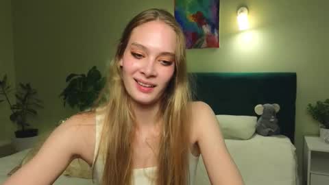 Lexy Peach online show from 7, 10, 2025