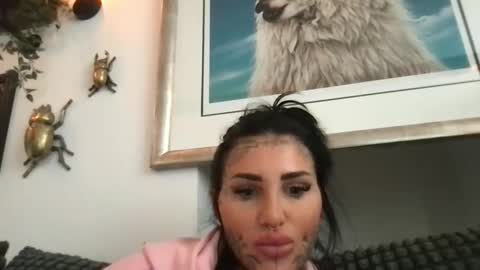 peaches_and_the_cream online show from 5, 4, 2026