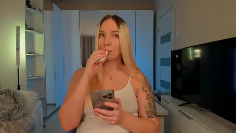 Snapshot of peachju1cy chatting on 12, 12, 2024 peachju1cy online show from 12, 12, 2024