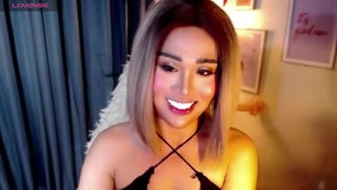 Snapshot of peakaboo_xx chatting on 27, 5, 2026 Angel Creamdensada online show from 27, 5, 2026