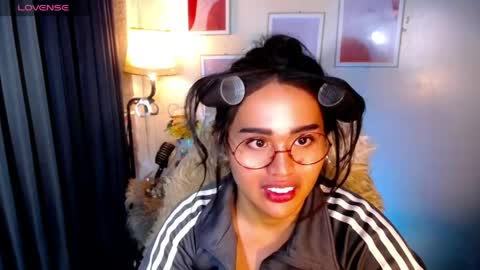 Snapshot of peakaboo_xx chatting on 2, 6, 2026 Angel Creamdensada online show from 2, 6, 2026