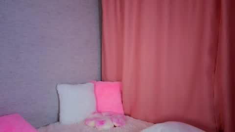 pearly_peach_ online show from 30, 4, 2026