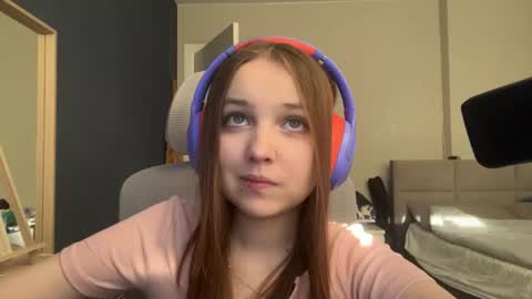 Snapshot of peepapa chatting on 30, 6, 2026 Luna Vale online show from 30, 6, 2026