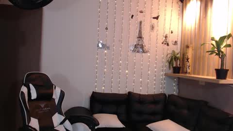 Perla online show from 17, 2, 2025