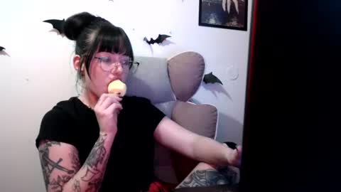 Snapshot of persephones_garden chatting on 24, 6, 2026 Persephone online show from 24, 6, 2026