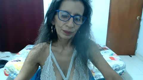Snapshot of pervert_milf4uu_4 chatting on 23, 6, 2026 luz online show from 23, 6, 2026