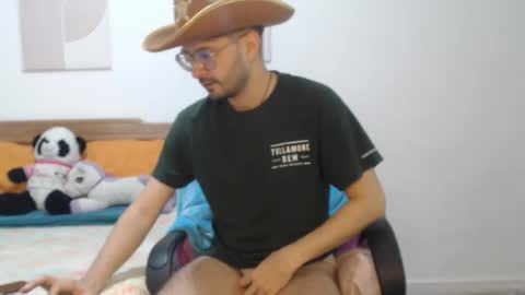 Snapshot of peter_x_annaud chatting on 10, 10, 2025 FELIPE online show from 10, 10, 2025