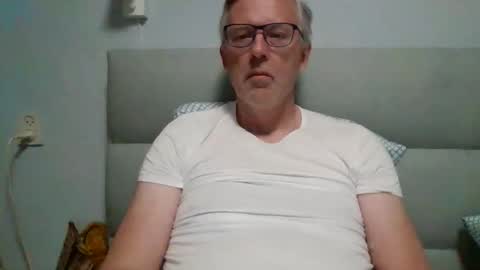 Snapshot of peteruitholland2 chatting on 21, 5, 2026 peteruitholland2 online show from 21, 5, 2026