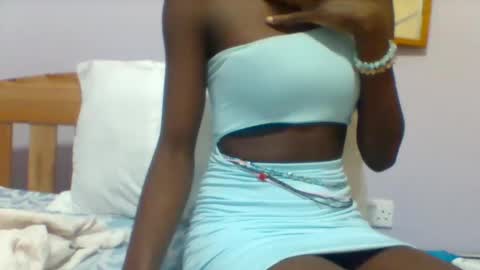 Snapshot of petite_ariana chatting on 23, 4, 2026 ariana online show from 23, 4, 2026