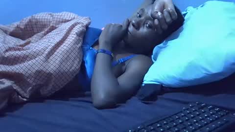 petite_bella21 online show from 11, 4, 2026