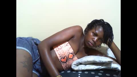 Snapshot of petite_bunni chatting on 29, 4, 2026 petite_bunni online show from 29, 4, 2026